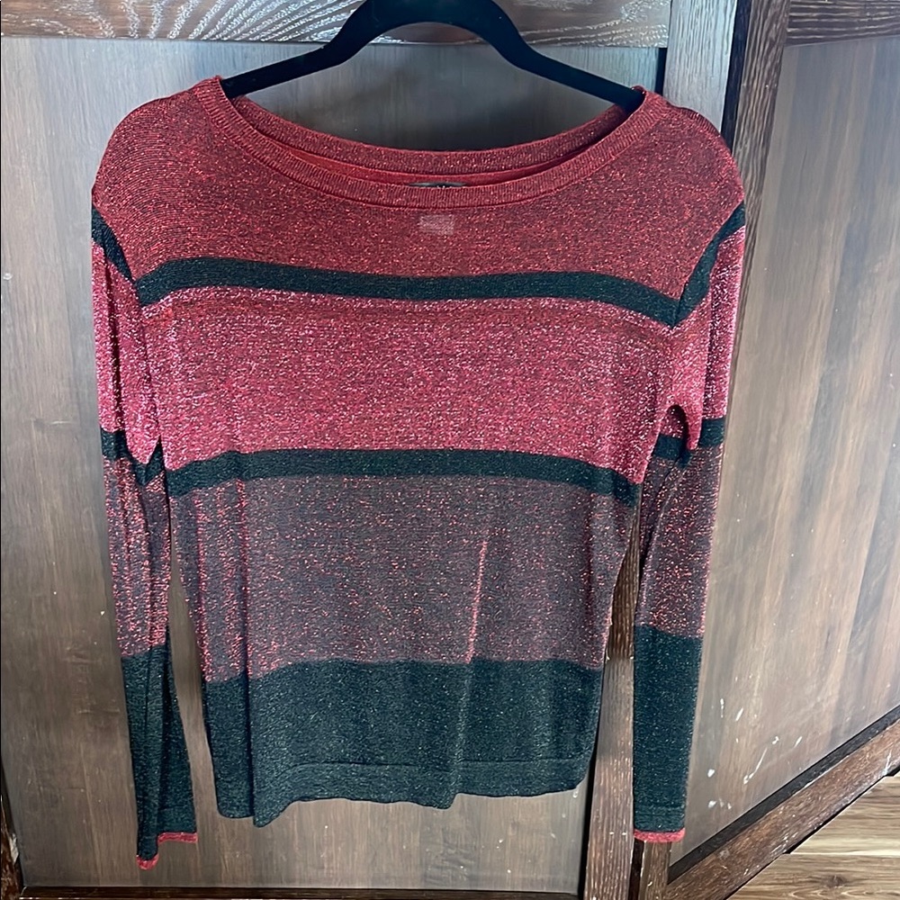 VENUS. Chic Red and Black Striped Knit Top